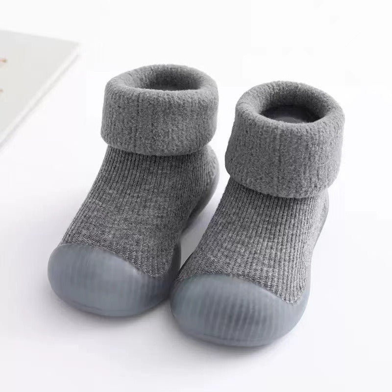 Baby walking shoes in autumn and winter with plush and thickened soft soles, non slip, pure cotton floor socks for both boys and girls to keep warm